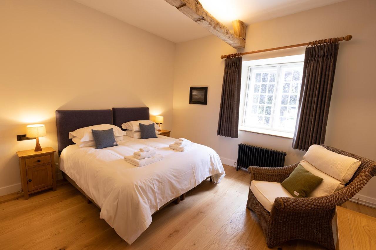 North Cadbury Court Coach Houses ภายนอก รูปภาพ