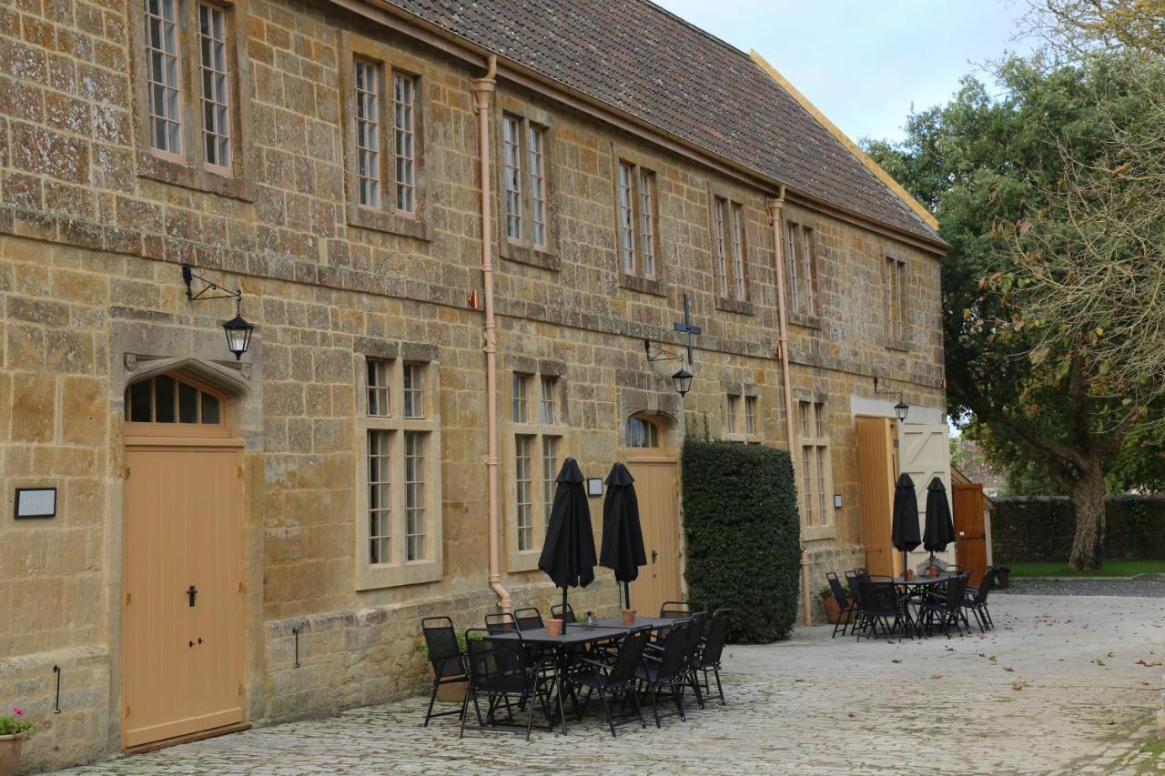 North Cadbury Court Coach Houses ภายนอก รูปภาพ