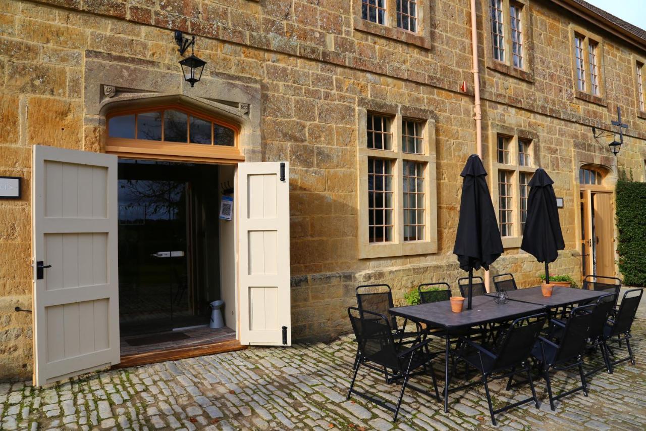 North Cadbury Court Coach Houses ภายนอก รูปภาพ