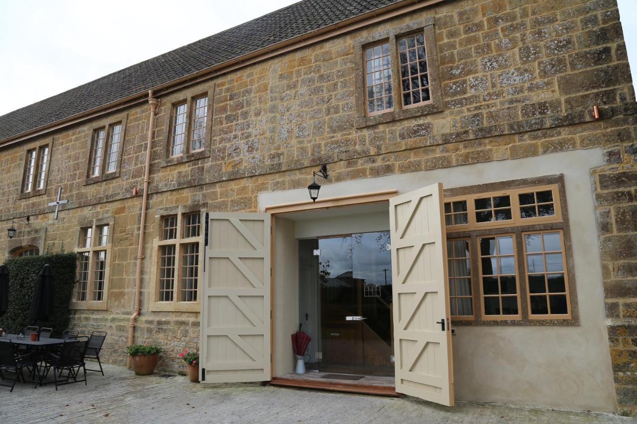 North Cadbury Court Coach Houses ภายนอก รูปภาพ