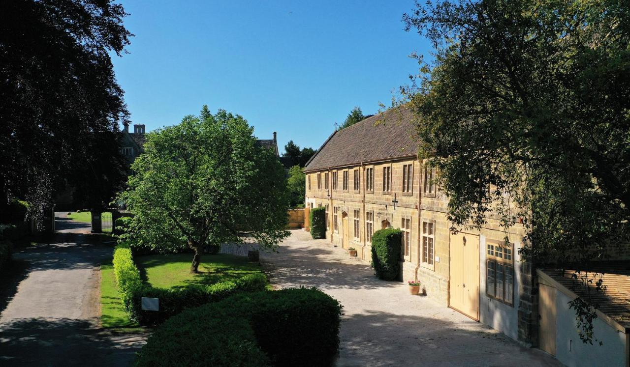 North Cadbury Court Coach Houses ภายนอก รูปภาพ