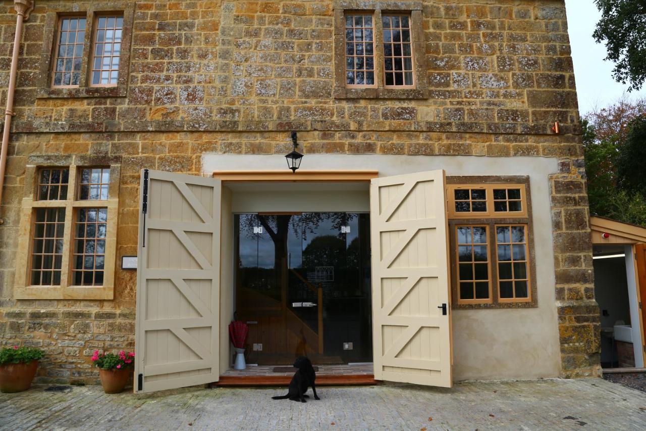 North Cadbury Court Coach Houses ภายนอก รูปภาพ