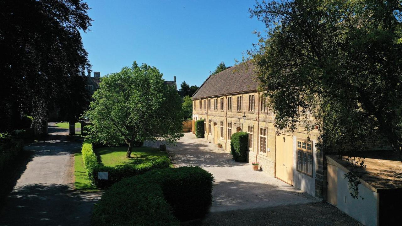 North Cadbury Court Coach Houses ภายนอก รูปภาพ